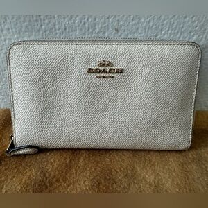 Classic Coach Ivory Leather Wallet